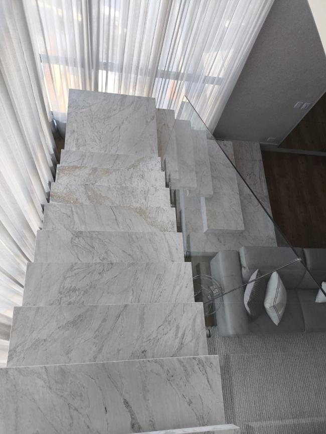 Escada em M�rmore Branco Paran� 