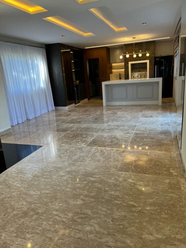 Piso em M�rmore Travertino 