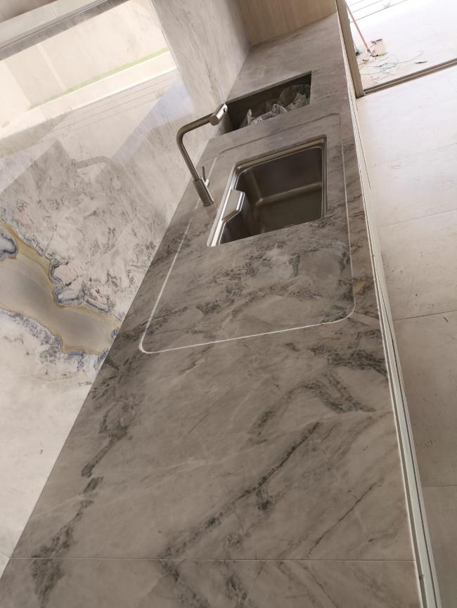 Rebaixo italiano em M�rmore Branco Paran� Calacatta 